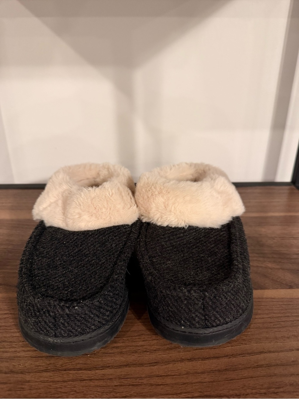Dearfoams Black Knit Slipper Boots Cream Faux Fur Cuff Women’s Size 7
